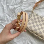 LV pochette